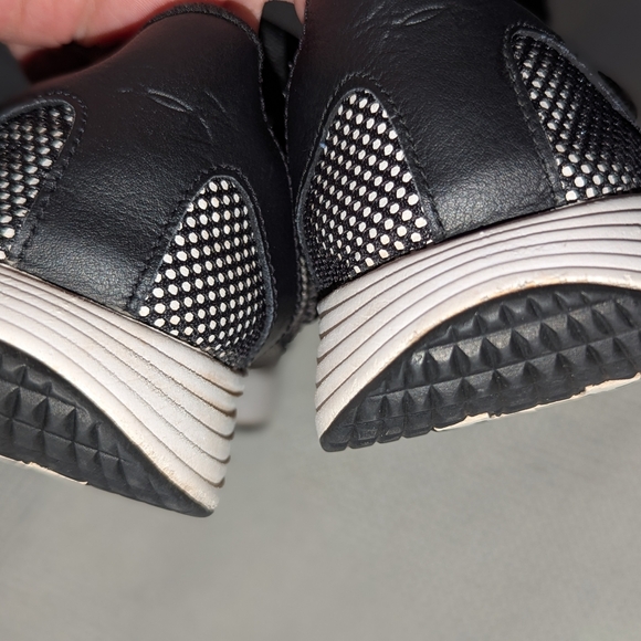 Under Armour Black Athletic Shoes with Midfoot Strap - Picture 4 of 11